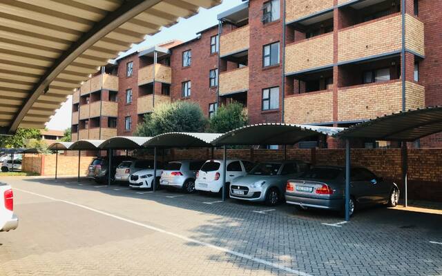 2 Bed Flat, La Montagne